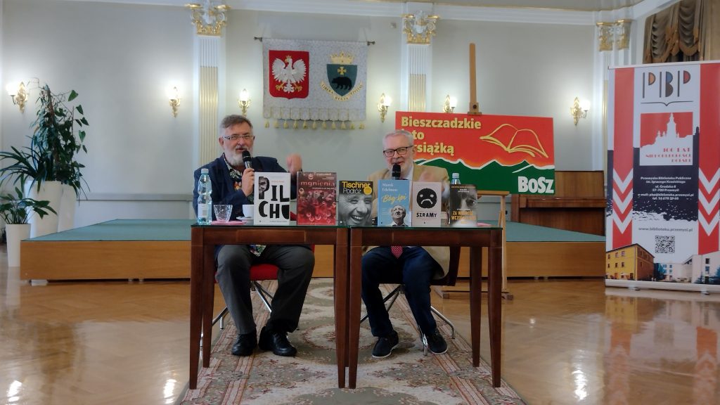 Spotkanie z Witoldem Beresiem - dziennikarzem, autorem książek, scenarzystą i reżyserem - poświęcone książce „Pilchu. Na rogu Wiślnej i Hożej”.