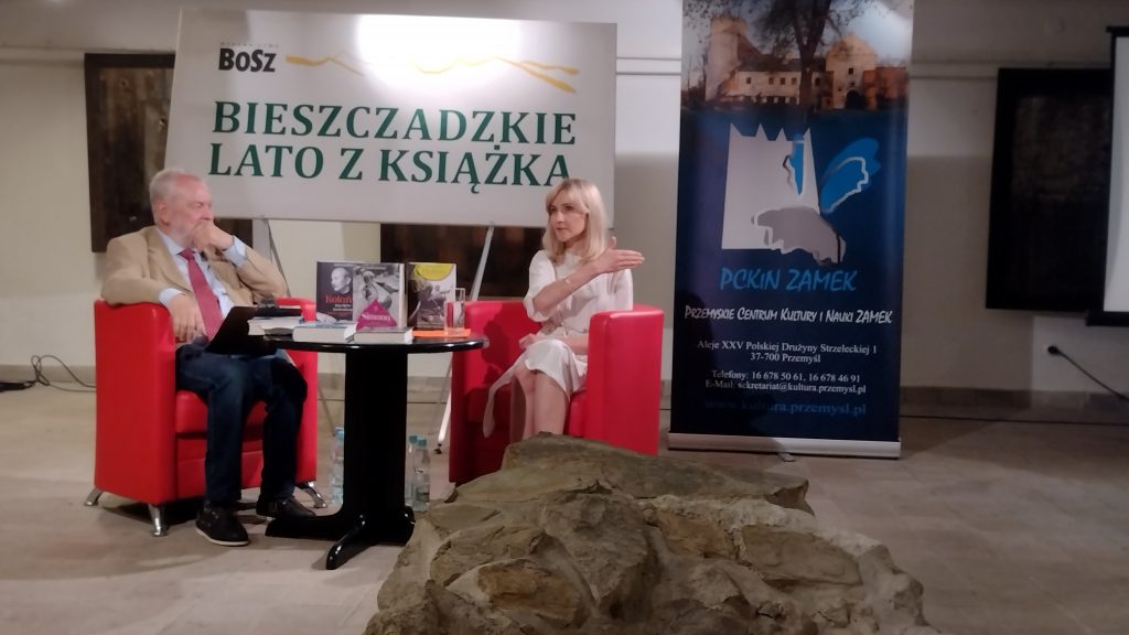 Spotkanie z Anna Kamińską - pisarką, dziennikarką, autorką reportaży - poświęcone książce „Wanda. Opowieść o sile życia i śmierci. Historia Wandy Rutkiewicz”.