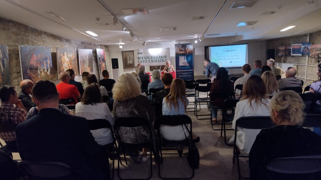 Spotkanie z Katarzyną Bareją - córką Stanisława Barei, aktorką - poświęcone książce „Żaby w śmietanie czyli Stanisław Bareja i bliscy”.